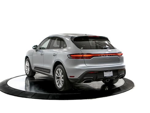Certified 2024 Porsche Macan AWD/4WD image 3
