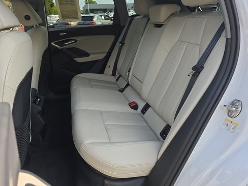 Used 2025 Audi Q6 e-tron Premium Plus w/ Premium Plus AWD/4WD image 14