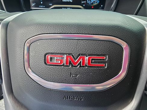 Used 2024 GMC Yukon SLT RWD image 22