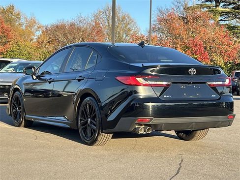 Used 2025 Toyota Camry SE image 34