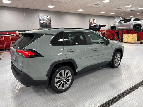 Used 2021 Toyota RAV4 XLE Premium FWD image 3