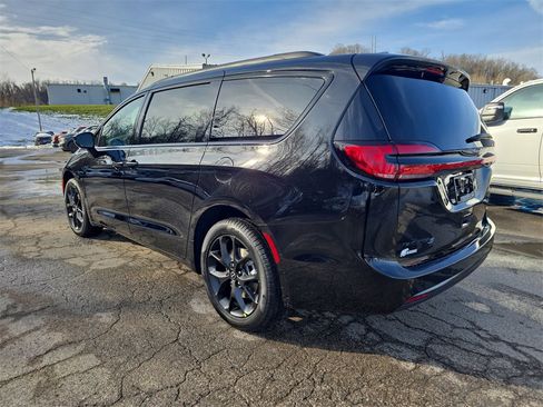 New 2026 Chrysler Pacifica Select w/ S Appearance Package image 6