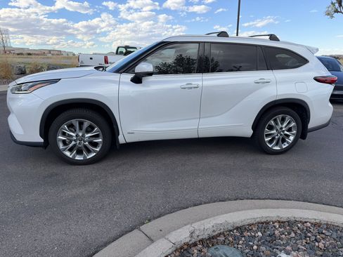 Used 2022 Toyota Highlander Limited image 4