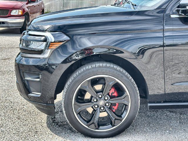 Used 2023 Ford Expedition Limited RWD image 10