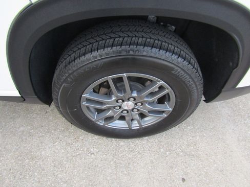 Used 2025 GMC Acadia Elevation FWD image 10