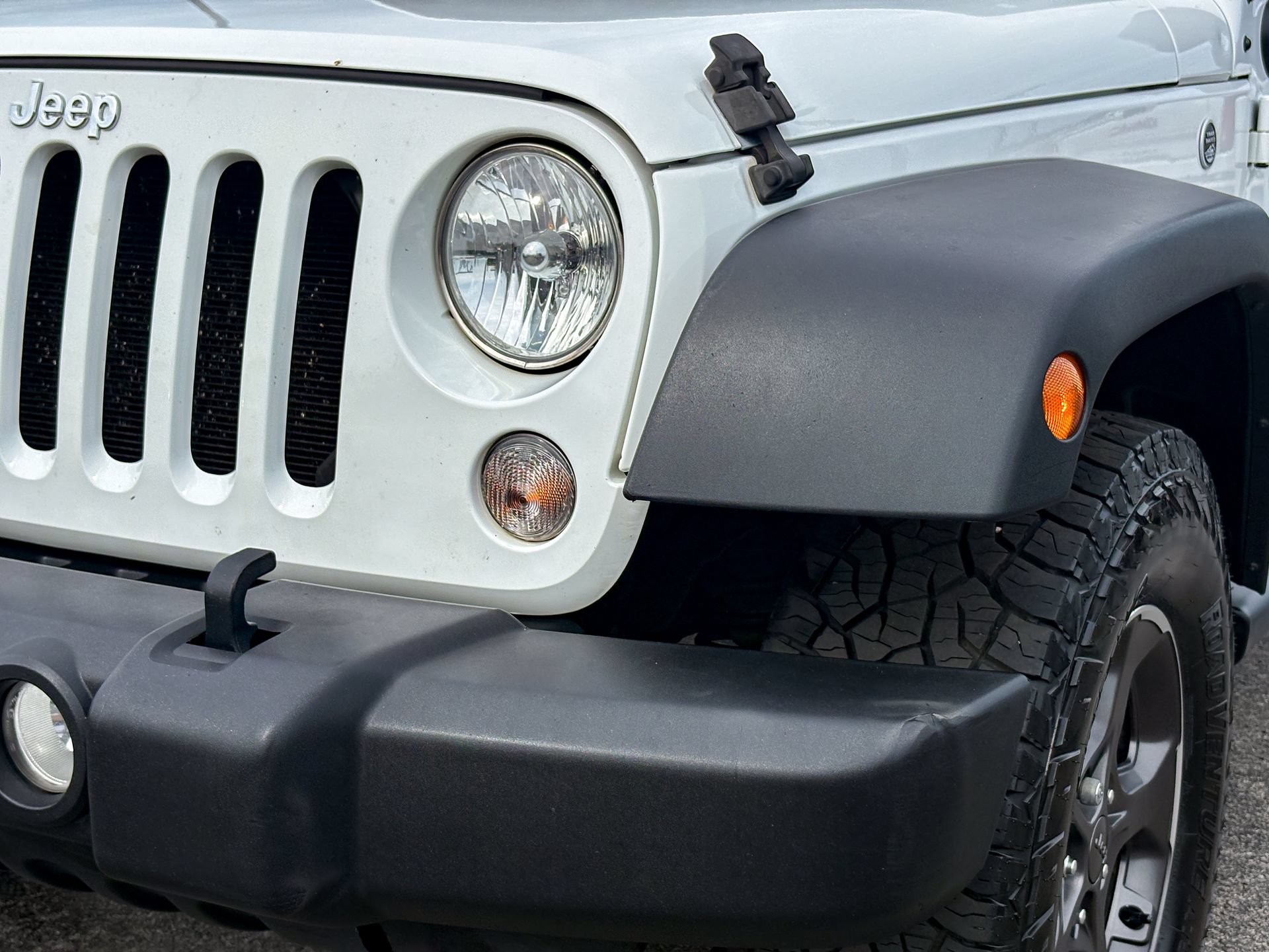 Used 2017 Jeep Wrangler Unlimited Sport w/ Connectivity Group AWD/4WD image 6