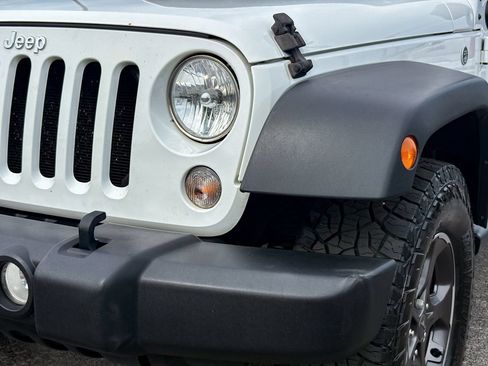 Used 2017 Jeep Wrangler Unlimited Sport w/ Connectivity Group AWD/4WD image 6