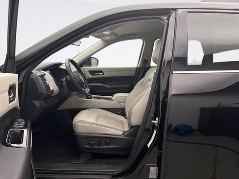 Used 2024 Nissan Pathfinder SL AWD/4WD image 8