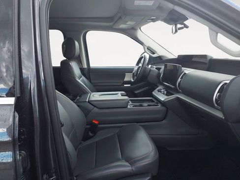 Certified 2025 Ford Expedition Active AWD/4WD image 9