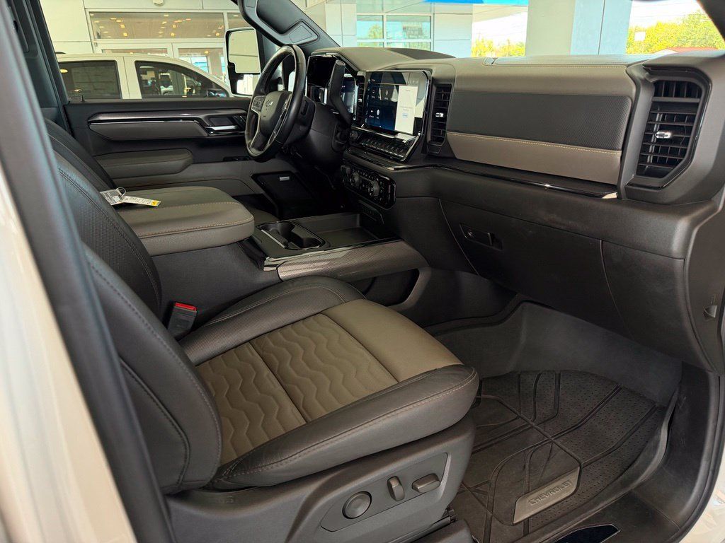 Used 2026 Chevrolet Silverado 2500 ZR2 w/ LPO, Dark Essentials Package AWD/4WD image 16