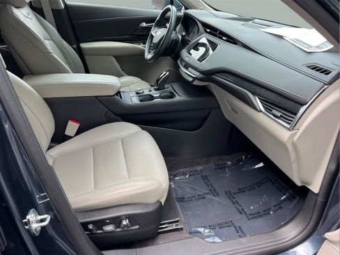 Used 2020 Cadillac XT4 Premium Luxury FWD image 13
