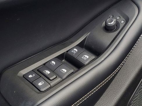 Used 2024 Jeep Grand Cherokee Altitude image 16