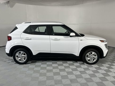 Used 2020 Hyundai Venue SEL FWD image 9