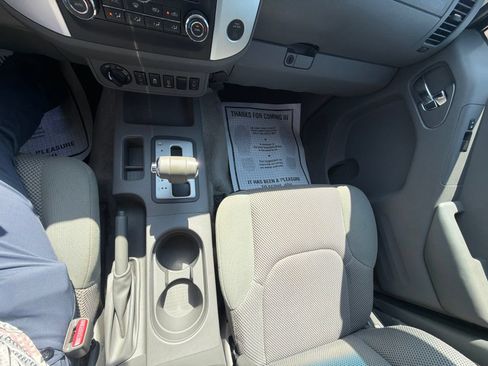 Used 2015 Nissan Frontier SV w/ SV Value Truck Package AWD/4WD image 25