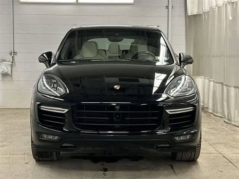 Used 2017 Porsche Cayenne Turbo image 29