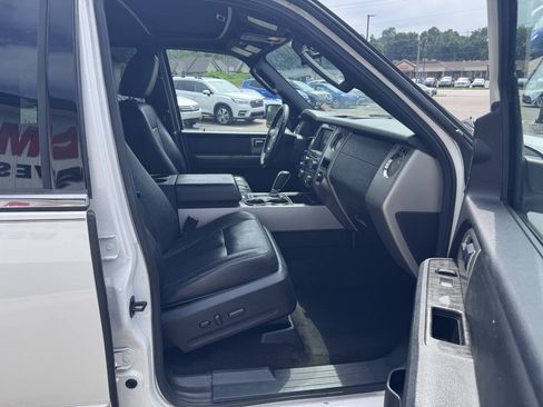 Used 2017 Ford Expedition EL Limited w/ Equipment Group 301A AWD/4WD image 17