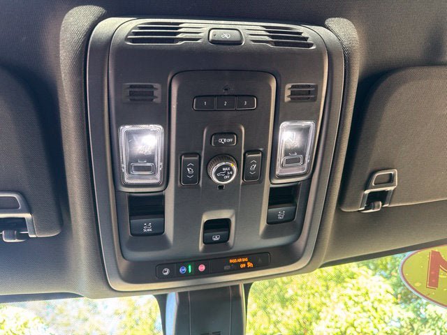 Used 2021 GMC Yukon XL Denali w/ Denali Premium Package AWD/4WD image 13