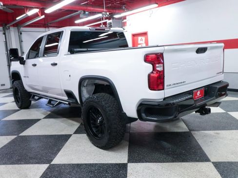 Used 2024 Chevrolet Silverado 2500 Custom w/ Custom Value Package image 6