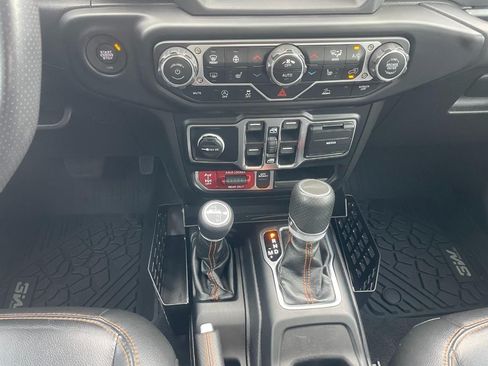Used 2023 Jeep Gladiator Mojave w/ LED Lighting Group AWD/4WD image 43