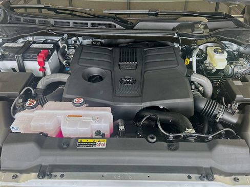 New 2026 Toyota Tundra Limited AWD/4WD image 8