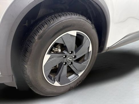 Used 2024 Nissan Rogue SV FWD image 39