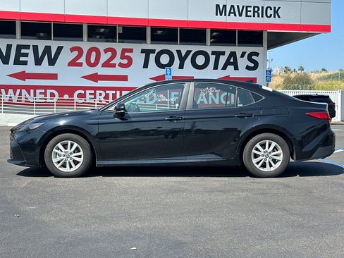 Used 2025 Toyota Camry LE image 2