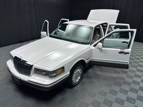 Used 1997 Lincoln Town Car Signature image 20