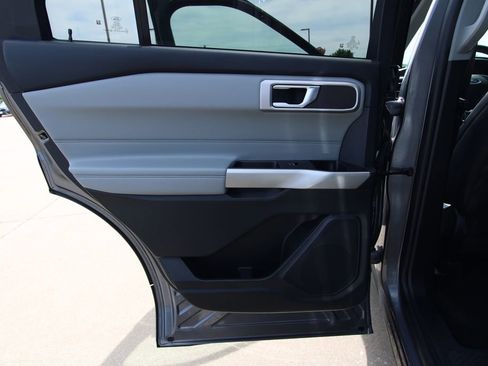 Used 2021 Ford Explorer XLT w/ Equipment Group 202A AWD/4WD image 42