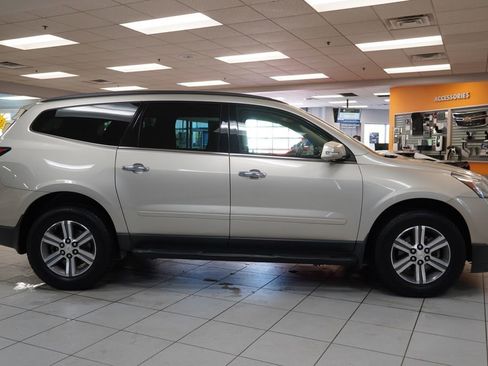 Used 2017 Chevrolet Traverse LT FWD image 13