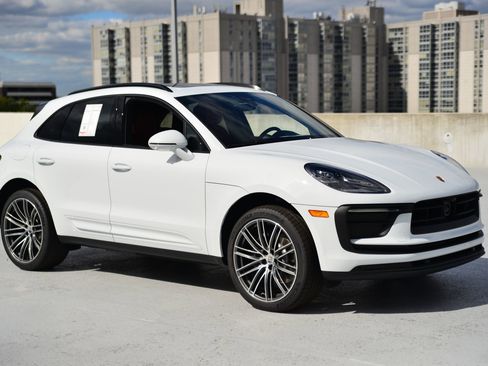 Used 2026 Porsche Macan image 7