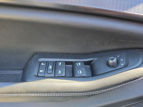 Used 2023 Jeep Grand Cherokee L Altitude AWD/4WD image 16