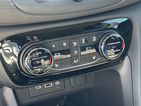 Used 2023 Buick Encore GX Select FWD image 29