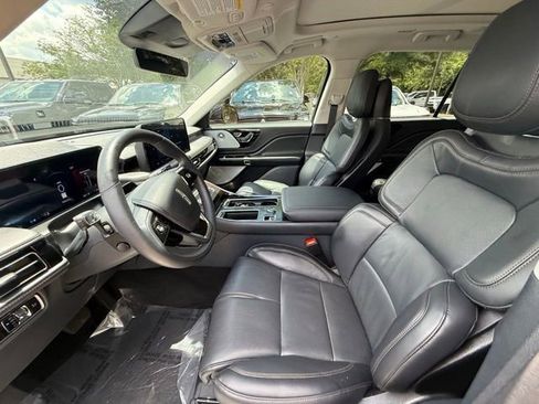 New 2025 Lincoln Aviator Reserve w/ Luxury Package image 13