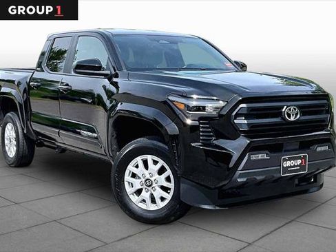 Certified 2024 Toyota Tacoma SR5 AWD/4WD image 3