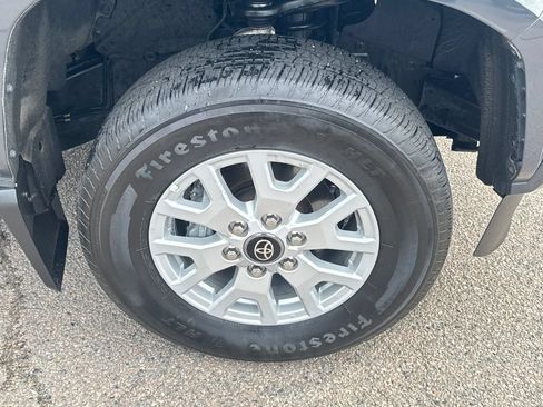 Used 2025 Toyota Tacoma SR5 w/ SR5 Upgrade Package AWD/4WD image 41
