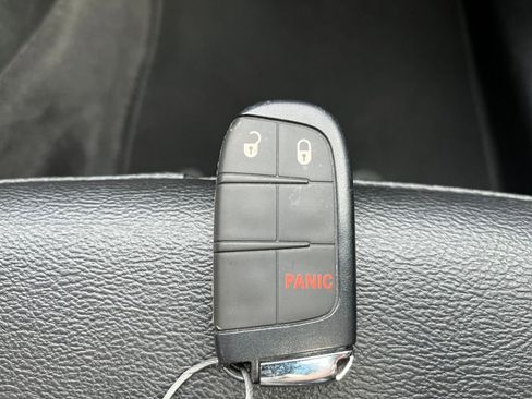 Used 2025 Jeep Compass Latitude image 22