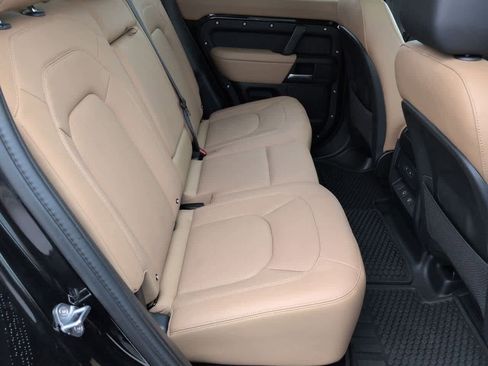 Used 2025 Land Rover Defender 110 S image 21