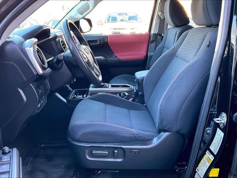 Certified 2021 Toyota Tacoma SR5 image 8