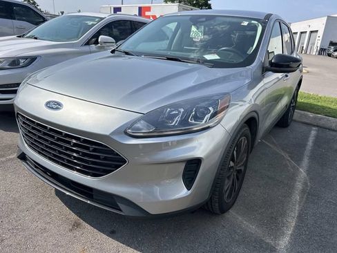 Used 2022 Ford Escape SE w/ SE Sport Appearance Package FWD image 1