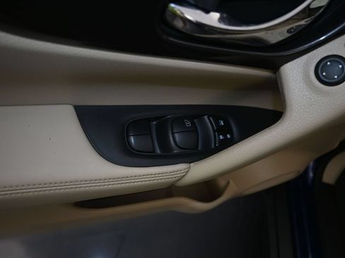 Used 2019 Nissan Rogue SV w/ Premium Package FWD image 12