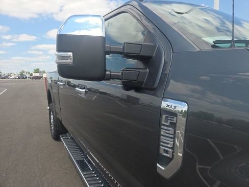Used 2018 Ford F250 XLT w/ XLT Premium Package AWD/4WD image 5