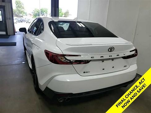 Used 2025 Toyota Camry SE FWD image 17