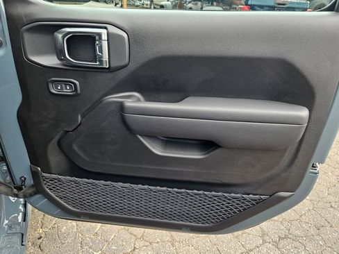 New 2025 Jeep Gladiator Sport image 17