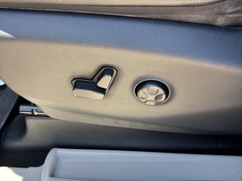 Used 2022 Chrysler Pacifica Touring-L w/ Uconnect Theater Family Group FWD image 16