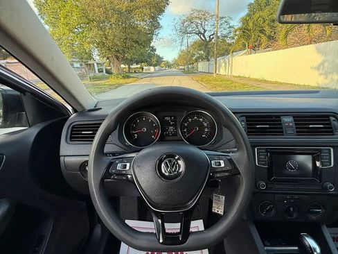 Used 2016 Volkswagen Jetta S image 8