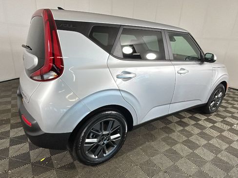 Used 2021 Kia Soul S FWD image 2