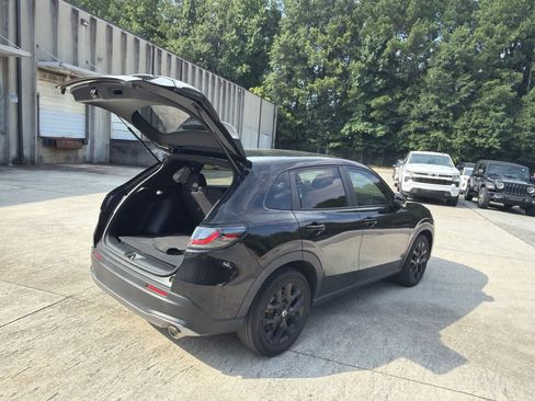 Used 2024 Honda HR-V Sport image 11
