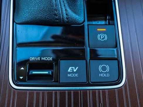 Used 2023 Toyota Sienna XLE image 28