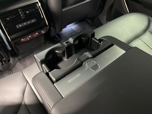 Used 2025 Land Rover Range Rover Sport SE image 25