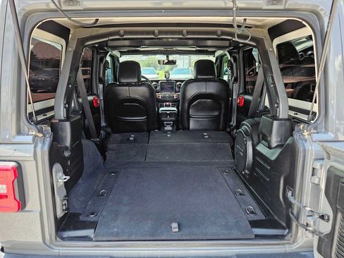 Used 2020 Jeep Wrangler Unlimited Sahara AWD/4WD image 28